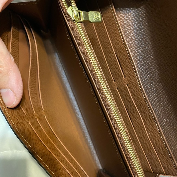 Louis Vuitton Sarah Wallet - Picture 2 of 6